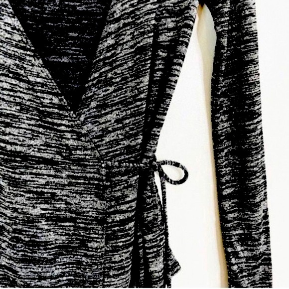 Aritzia Wilfred Free Heather Grey Katsia Ballet Wrap Top Sz. Medium - Picture 3 of 9